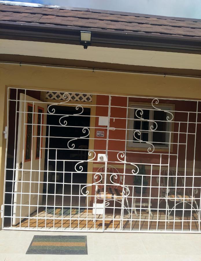 Gables Vacation Rentals With Private Gated Parking Onsite Knockpatrick Экстерьер фото