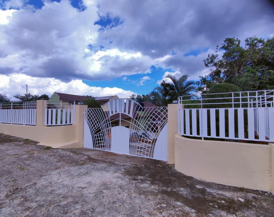 Gables Vacation Rentals With Private Gated Parking Onsite Knockpatrick Экстерьер фото