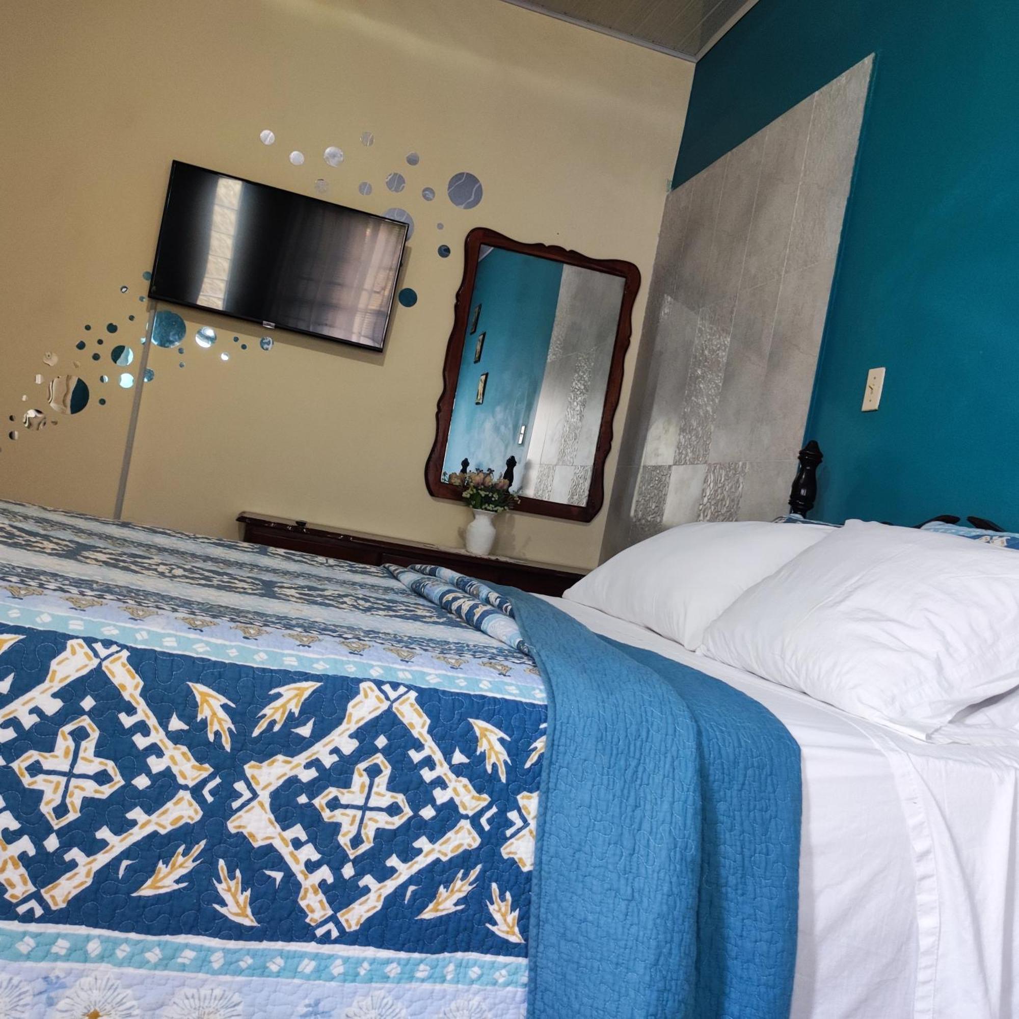 Gables Vacation Rentals With Private Gated Parking Onsite Knockpatrick Экстерьер фото